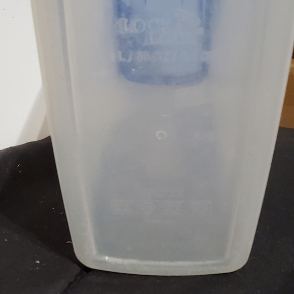 Lock N Lock 2L 66oz Pitcher with locking lid - Picture 4 of 5